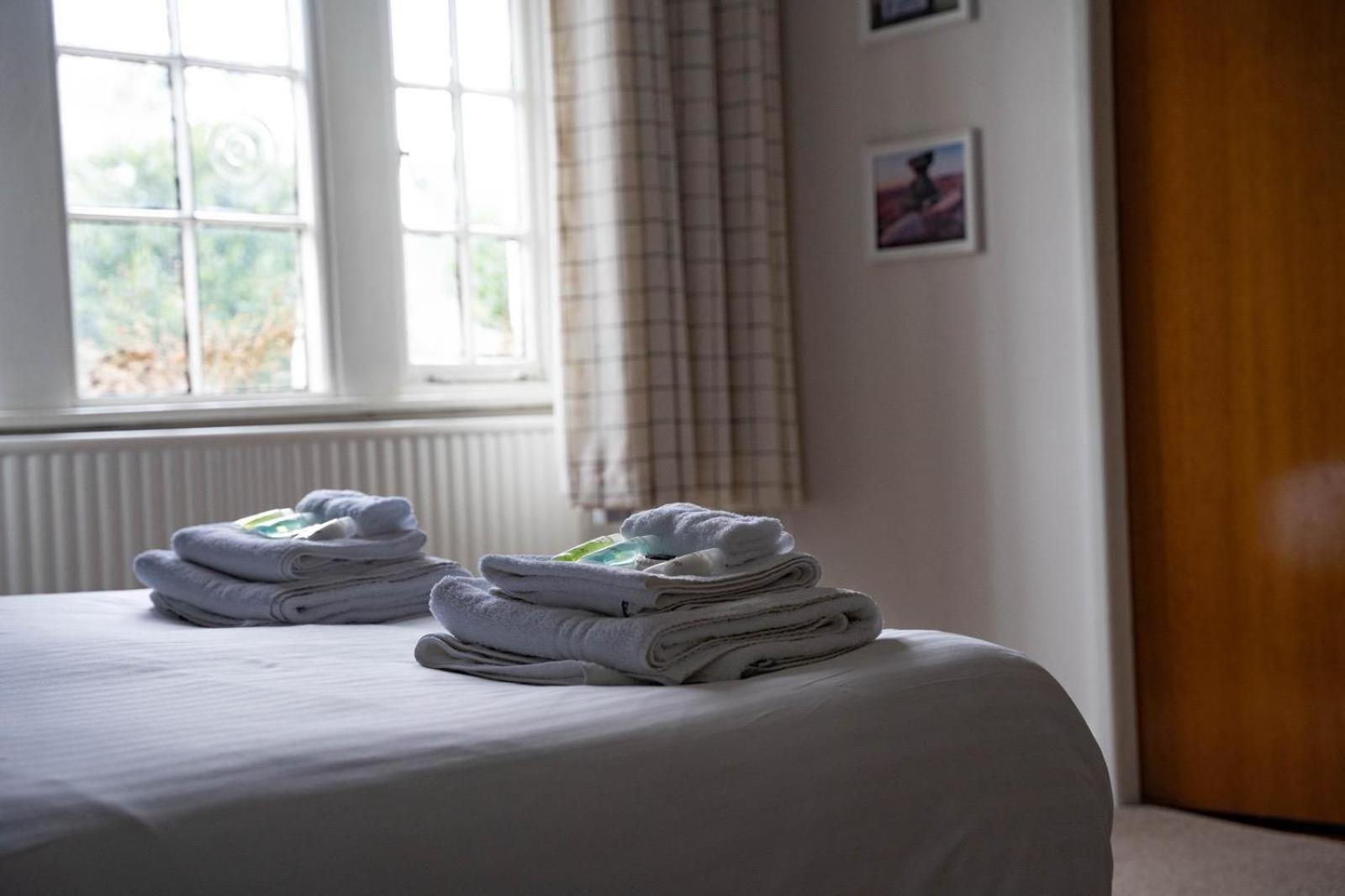 George Inn Tideswell Ngoại thất bức ảnh